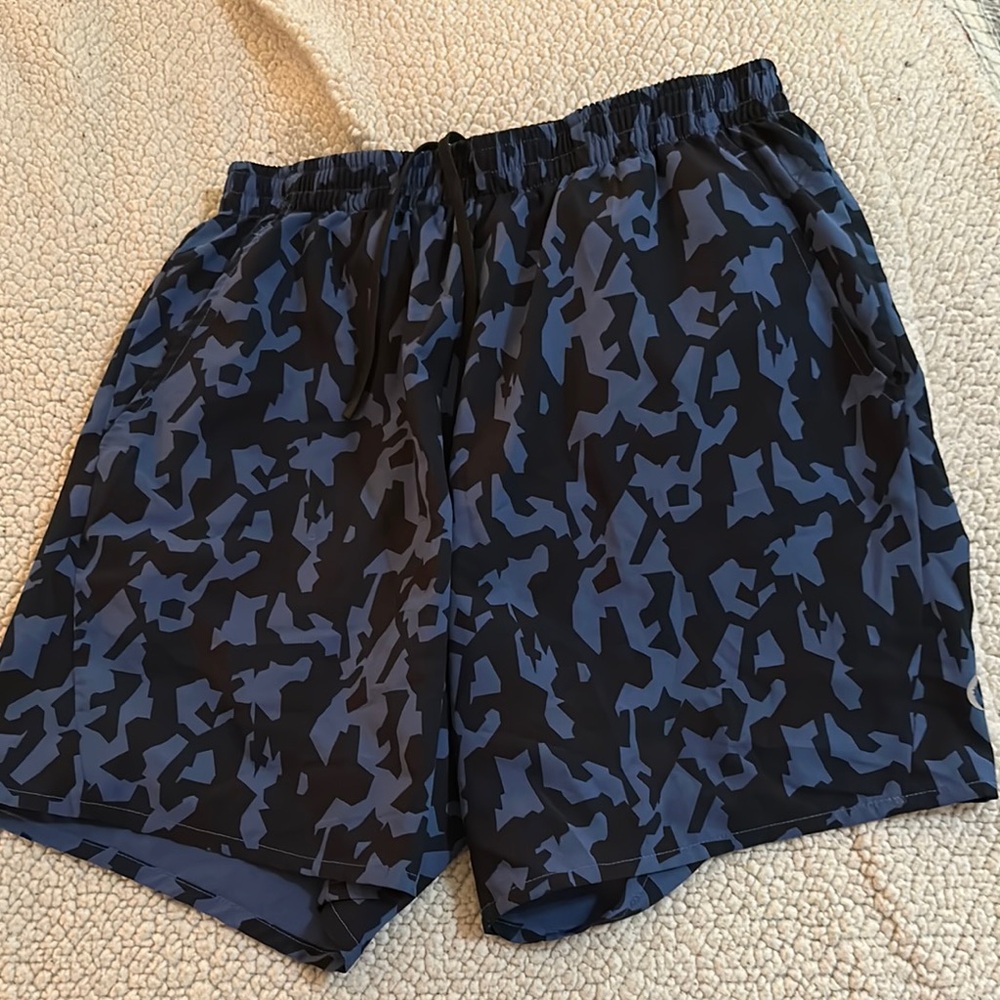 Men’s Zyia Blue and Black Camouflage Shorts Size Small